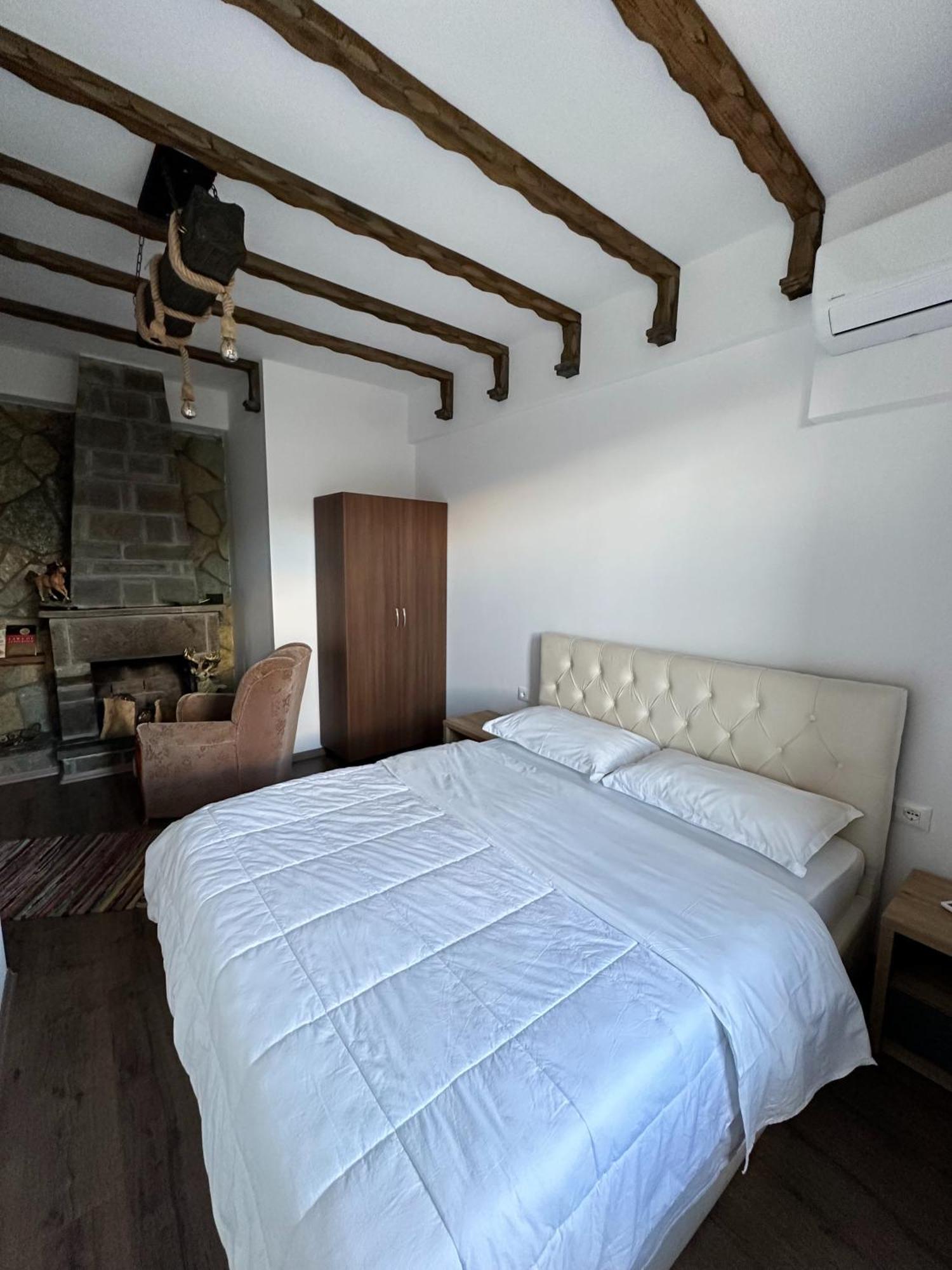Guesthouse "Shtepia Ime" Permet Exterior photo